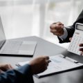 Digitale Tools & Apps zur Verwaltung deiner Versicherung auf Reisen