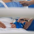 Krankenversicherung beim Wechsel des Arbeitsverhältnisses: Statuswechsel und Auswirkungen auf Beitrag und Leistung