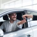 Förderprogramme und staatliche Anreize für Elektroautos: Wie beeinflussen sie die Kfz-Versicherungskosten?