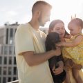 Einbruch in Mehrfamilienhäusern: Besonderheiten und Versicherungslösungen